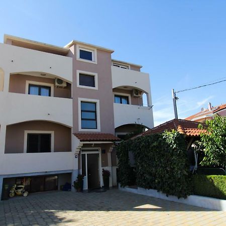 Apartments Lili Биоград-на-Мору Экстерьер фото